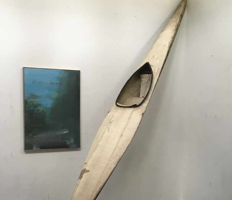 Installation mit Kanu von Ortwin Michl 